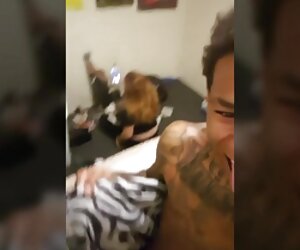 Amatör pembe bir yapay penis için turk seks konusmali uzun bacaklarını açar